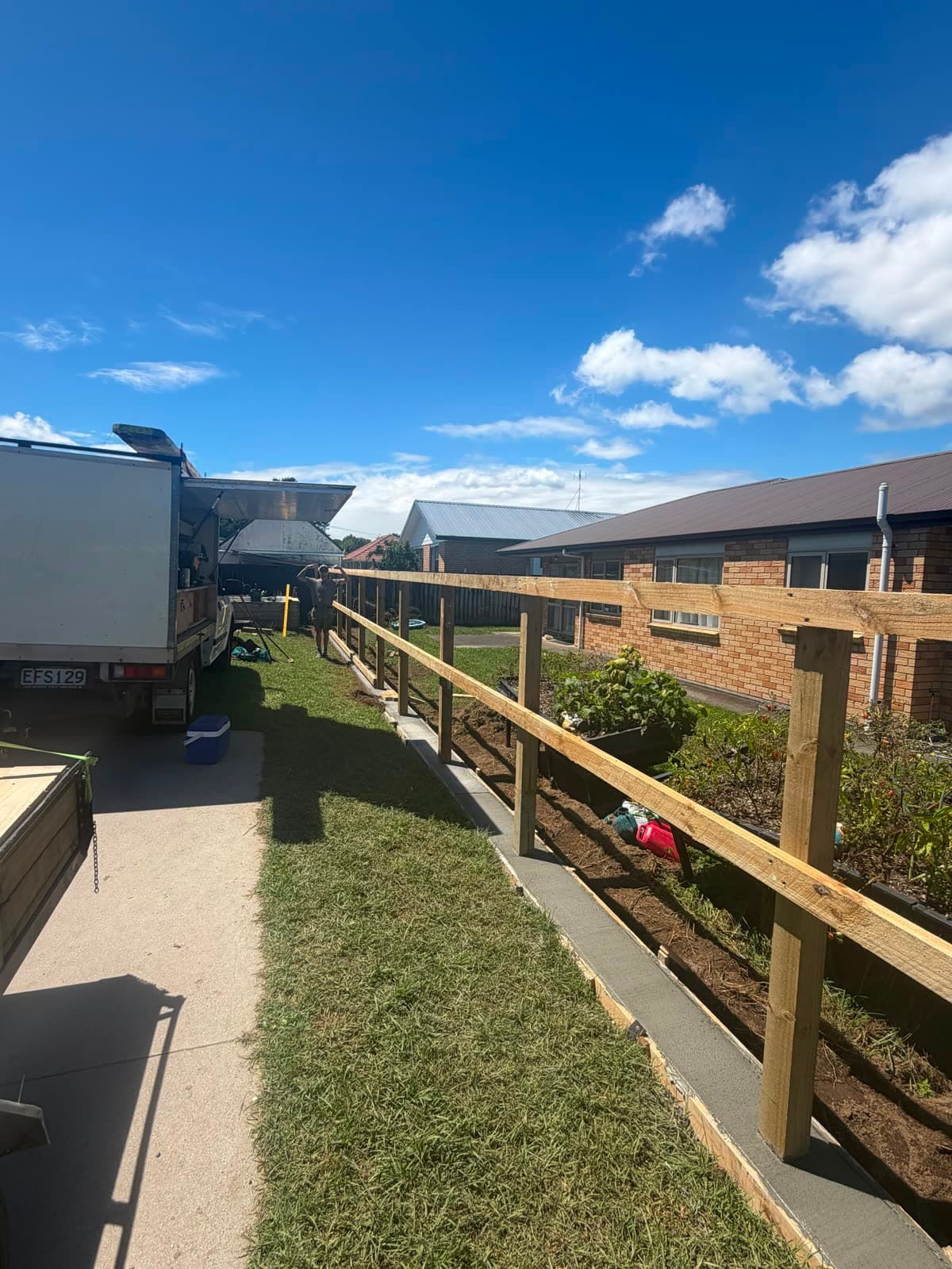 Straight-run boundary fence in Papakura — image 3